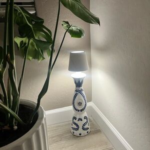 Elegant Clase Azul Ceramic Table Lamp